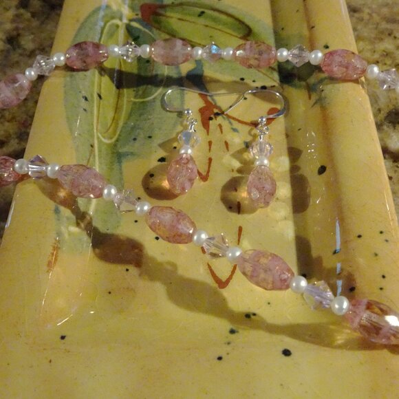 Petite handmade Mediterranean necklace/earring set in two stylish colors - Picture 11 of 12